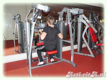 Machine underhand lat pulldown